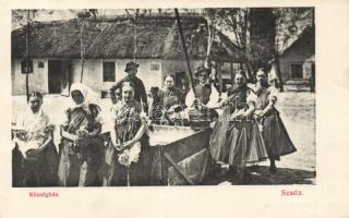 Szada községháza, folklór