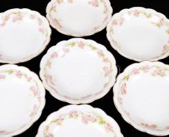 9 db porcelán kínálótálka M-Z-Austria címeres márkajelzéssel, d: 11 cm