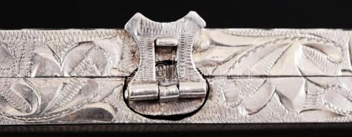 Ezüst (Ag.) szemfesték tartó, jelzett, mesterjeggyel, jó állapotban, / Silver make up holder with ha...