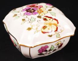 Zsolnay pillangós mintás ékszeres doboz, kézzel festett, jelzett, hibátlan, m:6 cm, 10×10 cm