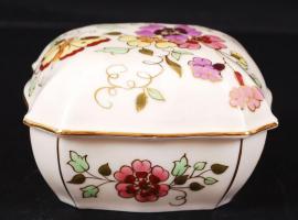 Zsolnay pillangós mintás ékszeres doboz, kézzel festett, jelzett, hibátlan, m:6 cm, 10×10 cm