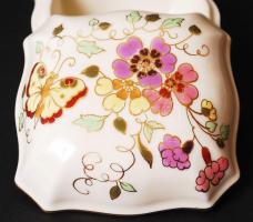 Zsolnay pillangós mintás ékszeres doboz, kézzel festett, jelzett, hibátlan, m:6 cm, 10×10 cm
