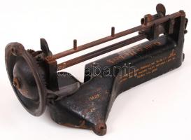 cca 1920-1930 Guhl&Harbeck Hamburg márkájú asztalra szerelhető ceruzahegyező gép, hiányos, nem m...