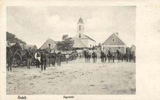 Öskü Ágyú tér, katonák