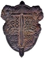 Osztrák-Magyar Monarchia 1916. "K.u.K. 82. Gyalogezred 1914-1916" cink sapkajelvény (48x37...