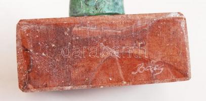 Bács Zoltán: Kariatida. Patinázott bronz, jelzett, márvány talapzaton, m:14,5 cm