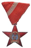 1949. "A Magyar Népköztársasági Érdemérem bronz fokozata" zománcozott bronz kitüntetés mellszalaggal, 5992 adományozás T:1 Hungary 1949. "Medal of Merit of the Hungarian Peoples Republic Bronze Class" enamelled Br decoration on ribbon. 5992 pieces of this version C:Unc