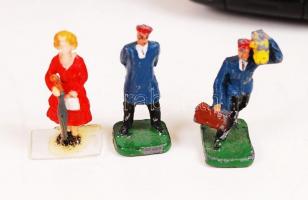 Műanyag retró járművek, főleg buszok, néhány sérült, több mint 60 db