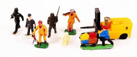 Műanyag retró járművek, figurák, terepasztal kiegészítők, cukorkás dobozban