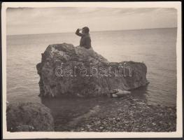 cca 1920 1920 Kerny István (1879-1963): Balatoni emlék, vintage fotó, pecséttel jelzett, 8x11 cm