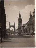 cca 1930-1935 Kinszki Imre (1901-1945): Erzsébet híd a Ferenciek tere felől, vintage alkotás, aláírással, feliratozva,  8x6 cm