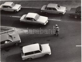 cca 1970-1980 Gebhardt György (1910-1993): Forgalom, vintage fotóművészeti alkotás, aláírt, 17x23 cm