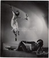 cca 1930-1940 Leichtner Erzsébet vintage fotója Szentpál Olga tánccsoportjáról, pecséttel jelzett, 20x17 cm