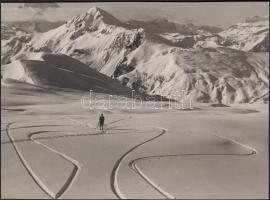 cca 1930-1940 Csörgeő Tibor (1869-1868) vintage felvétele, jelzetlen, a szerző hagyatékából, 13x18 cm