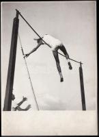 cca 1951 Rúdugrás, jelzetlen vintage fotó, 14x12 cm