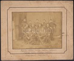 1875 Nagyszalontán készült katonai csoportkép, az ábrázolt személyek nevével, beosztásával, képméret 12x17 cm, karton 20x25 cm