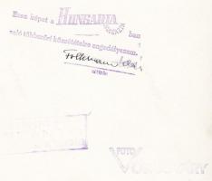 cca 1930-1940 Vörösváry fotó: Kíntornás a Tabán egyik udvarában, a háttérben a királyi palota, pecsé...