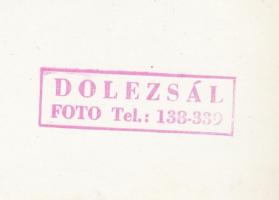 cca 1960-1970 Dolezsál: Gyors fénykép a színfalak mögött, két fellépés között, pecséttel jelzett, 24...