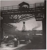cca 1960-1970 Kotnyek Antal (1921-1990): Diósgyőri Vasmű, jelzetlen szociofotók, a szerző hagyatékáb...