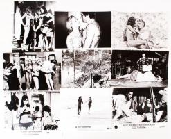 cca 1950-1980 Finoman erotikus filmjelenetek, színésznők fehérneműben és anélkül, 21 db fotó,  18x24...