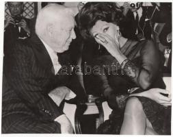 Charlie Chaplin fotók, 4 db, 15x11 és 17x22 cm közötti méretben