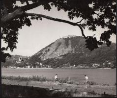 cca 1957-1965 Mező Sándor: Visegrádi vár, pecséttel jelzett vintage fotó, 20x24 cm