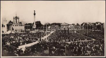1938 Lengyel fotó: Eucharisztikus Világkongresszus Budapesten, aláírással jelzett vintage riportfotó, a Kurir fotóriport vállalat pecsétjével, 13x23 cm