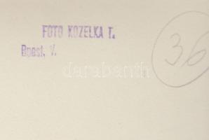 cca 1950-1960 Kozelka fotó: Vezérlő terem, vintage műszaki fotó, pecséttel jelzett, 18x24 cm