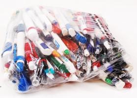 150 db különféle reklámtoll, 1 db fém toll és 1 db fém ceruza tokban, 1 db írótömb