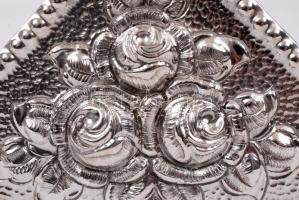 Cca 1920 ezüst (Ag.)szalvétatartó, poncolt rózsacsokrokkal, jelzett (Dianás), mesterjeggyel (CzF), p...