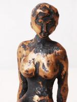 Csetvei Zsuzsa (1958-2008): Női akt. Bronz, jelzett, mészkő talapzaton, 16×9 cm, m:25 cm