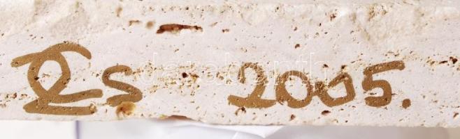 Csetvei Zsuzsa (1958-2008): Női akt. Bronz, jelzett, mészkő talapzaton, 16×9 cm, m:25 cm