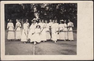 cca 1910 teniszező hölgyek fotólap / tenis players