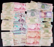 Irak ~1000db vegyes modern bankjegy kartondobozban T:vegyes
Iraq ~1000pcs of modern banknotes in car...