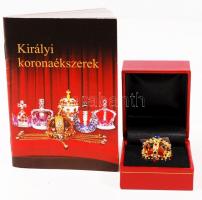A Királyi Koronaékszerek sorozatából: II Ágost halotti koronája, festett fém, eredeti ékszer dísztok...