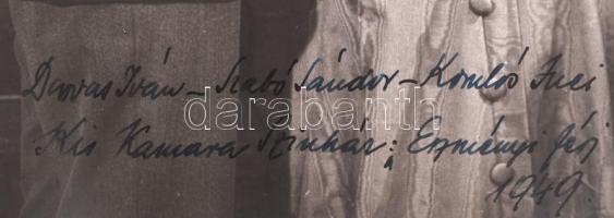 Komlós Juci (1919-2011) színésznő saját kezű aláírása az őt ábrázoló filmfotón (fotóméret: 30x24 cm)