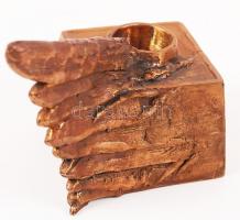 Katona Katalin (1948-): Szárnyas gyertyatartó, bronz, jelzett, h:14 cm, m:8,5 cm