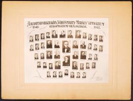 1925 A Budapest VIII. Ker. Közs. "Vörösmarty-Mihály" Gimnázium tablója, kartonra kasírozva...