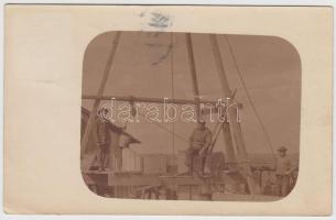 1910 Csörlőzés, fotóképeslap, 9x14 cm