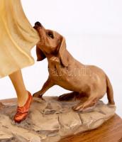 Capodimonte kislány a kutyákkal, kézzel festett, jelzett (M.P.), apró lepattanással/
Handpainted Cap...