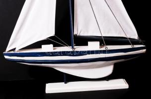 Vitorlás modell, festett fa, vászon, m:54 cm, h:39 cm