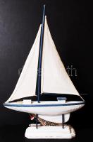 Vitorlás modell, festett fa, vászon, m:57 cm, h:36 cm
