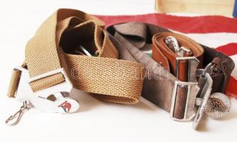 Kisdobos album, bélyeggyűjtemény, egyéb jelvények