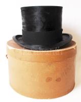 cca 1910 Szép állapotú nyúlszőr cilinder eredeti kalapdobozban. Fischer és Pártos, Szeged / Original top-hat