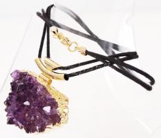 Natúr ametiszt függő textil láncon /
natural amethyst pendant, 46,2 g