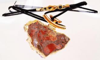 Natúr ametiszt függő textil láncon /
natural amethyst pendant, 46,2 g