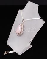 Rózsakvarc függő textil láncon /
rose quartz pendant with nacklace