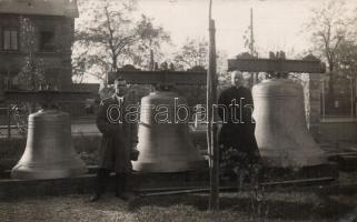 1931 Budapest (?) harangszentelés előtt, photo