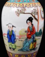 Kínai kézzel festett porcelán váza, hibátlan, jelzett, m: 21 cm