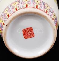 Kínai kézzel festett porcelán váza, hibátlan, jelzett, m: 21 cm